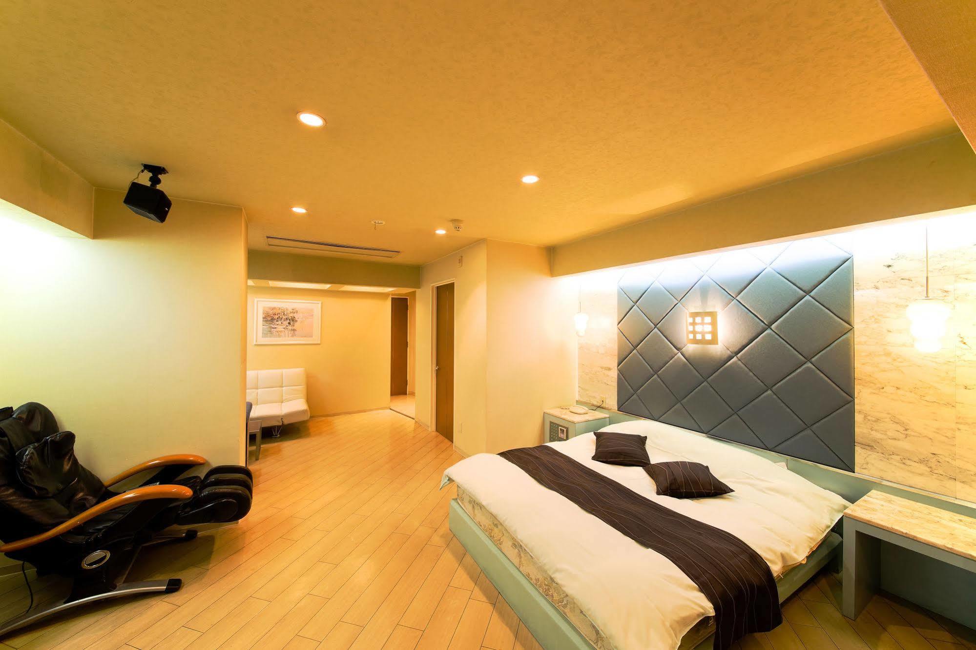 โรงแรม โรงแรมพับลิก แจม 2*